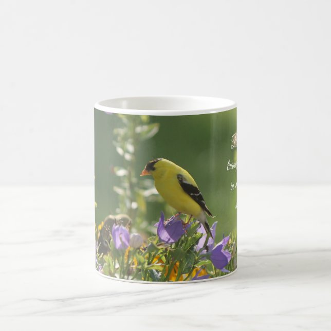 Mug Magic Goldfinch sur Harebell Flower (Centre)