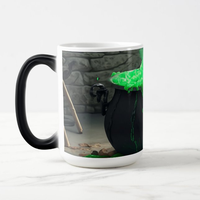 Mug Magic Halloween en cauldron de sorcière bouillonnante (Gauche)