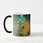 Mug Magic Jardin aux fleurs Gustav Klimt<br><div class="desc">Mug magique avec la peinture à l’huile de Gustav Klimt Jardin aux fleurs (1906). Un beau jardin de fleurs violettes,  rouges,  blanches,  bleues et oranges. Un grand cadeau pour les amateurs d'art Art Nouveau et autrichien.</div>