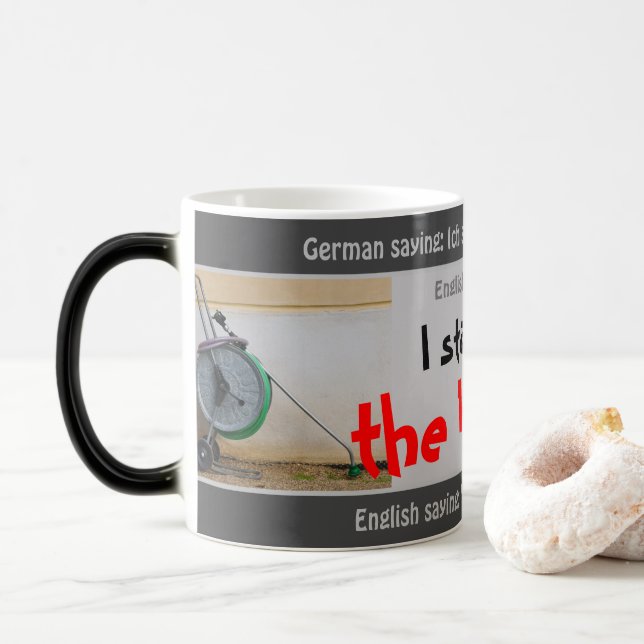 Mug Magic Je me tiens sur le tuyau - transl idiot. Allemand! (Avec donut)