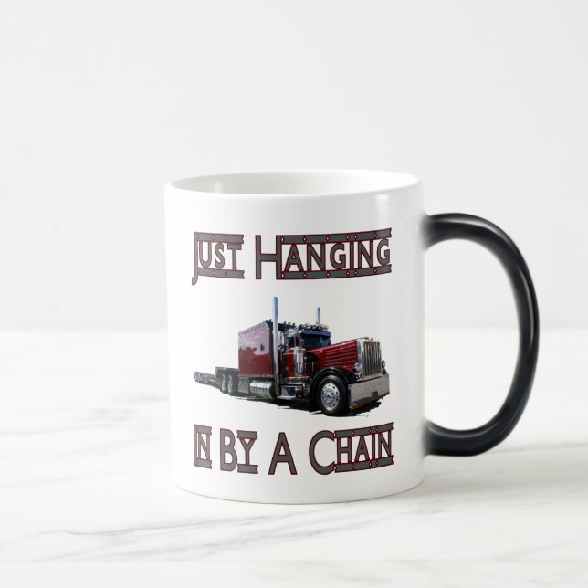 Mug Magic Juste accrochant par une chaîne (Droite)