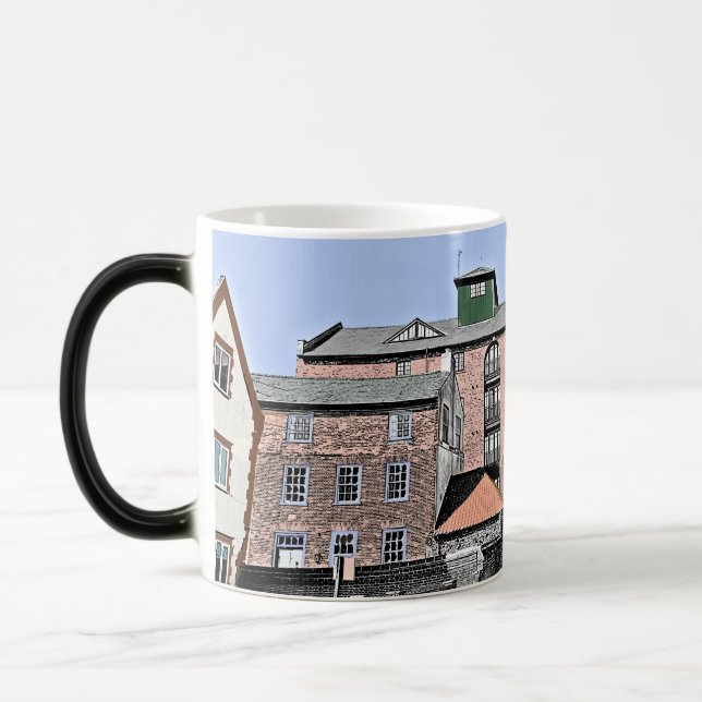 Mug Magic L'Ancien Puits De Grenier Au Bord De La Mer Norfol (Gauche)