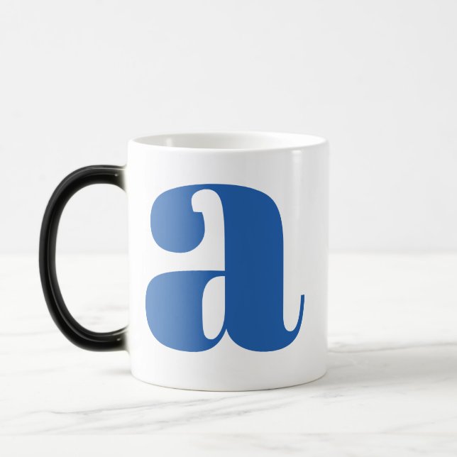 Mug Magic Lettre initiale de monogramme moderne en bleu perv (Gauche)