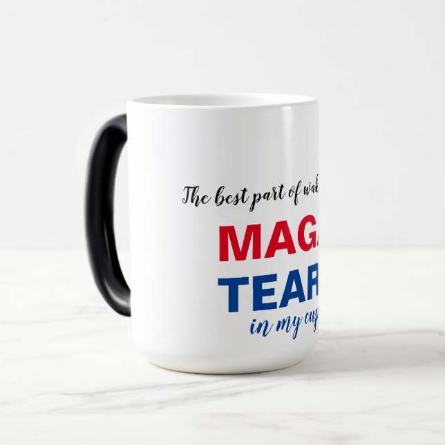 Mug Magic MAGA pleure Harris Walz Trump 2024 (Devant gauche)
