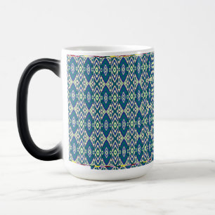 Mug Magic motif bleu et vert avec un arrière - plan blanc