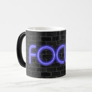 Mug Magic néon brillant Texte Focus sur la brique