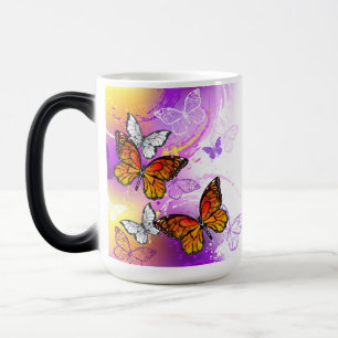 Mug Magic Papillons Monarque sur Arrière - plan pourpre