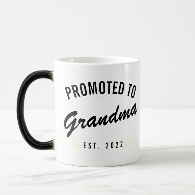 Mug Magic Promu à Grand-mère Est. 2022 (Gauche)