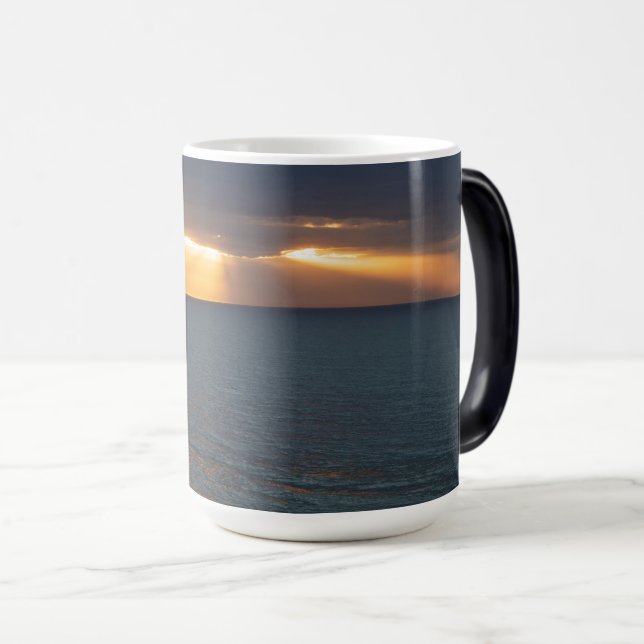 Mug Magic Rayons dorés du coucher de soleil perçant les nuag (Devant droit)