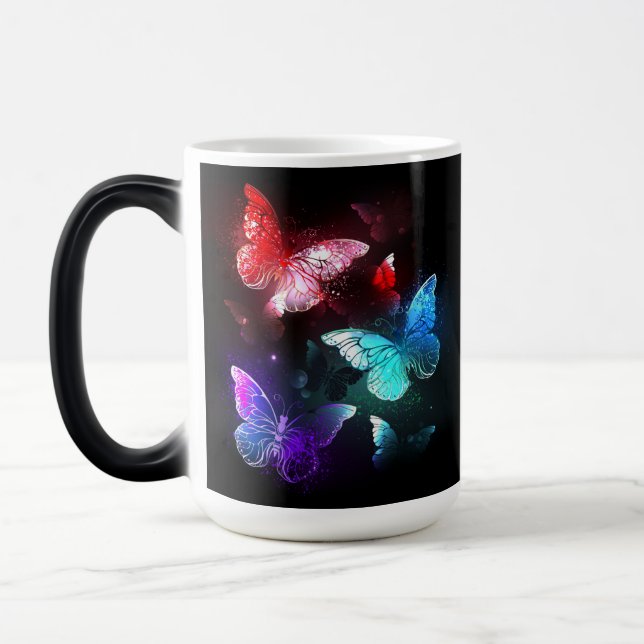 Mug Magic Trois papillons brillants sur l'arrière - plan de  (Gauche)