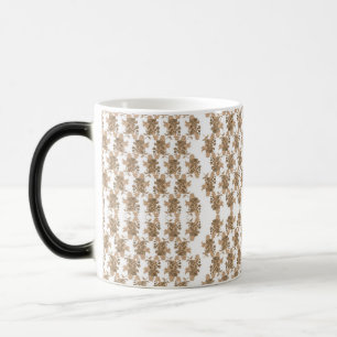 Mug Magic un arrière - plan blanc avec des fleurs marron