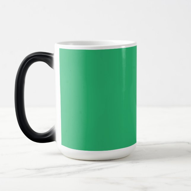 Mug Magic un arrière - plan vert avec une bordure blanche (Gauche)