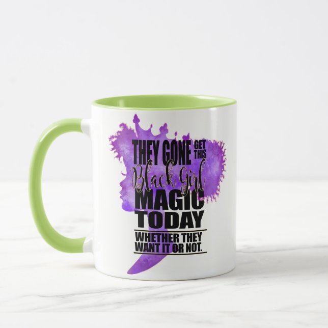 Mug Magie noire de lavande et de fille de vert (Gauche)