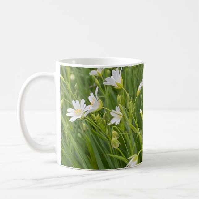 Mug Magnifiques fleurs de stellaria en forêt (Gauche)