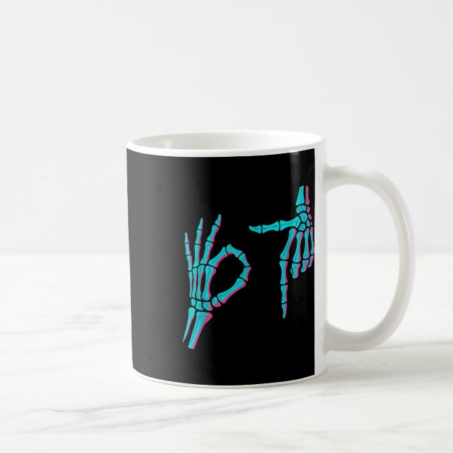 Mug Main de squelette drôle six sept 6 7 mème 67 Hallo (Droite)