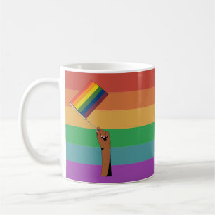 Mug Main tenant un drapeau de la fierté