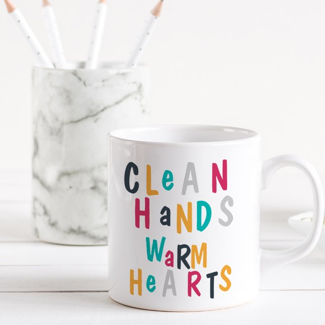 Mug Mains propres Coeurs chauds Coloré Personnalisé (Teacher gift mug .. Clean hands warm heart .. in colorful kid's lettering)