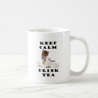 Mug maintenez chaton calme et de boissons de thé