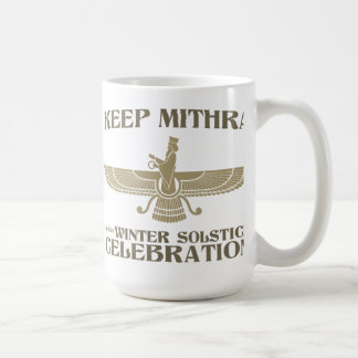 Mug Maintenez Mithra dans la célébration de solstice