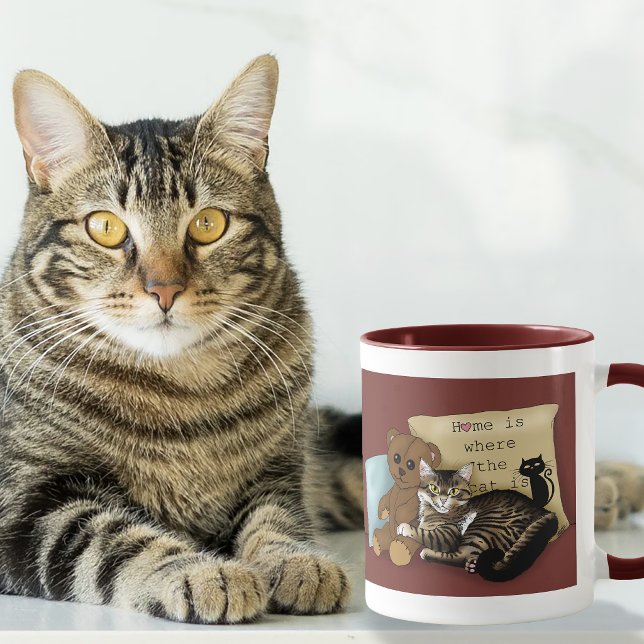 Mug Maison de chat tabby fantaisiste bordeaux cosy (Créateur téléchargé)