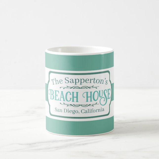 Mug Maison de plage nom personnalisé rayures sarcelle (Centre)