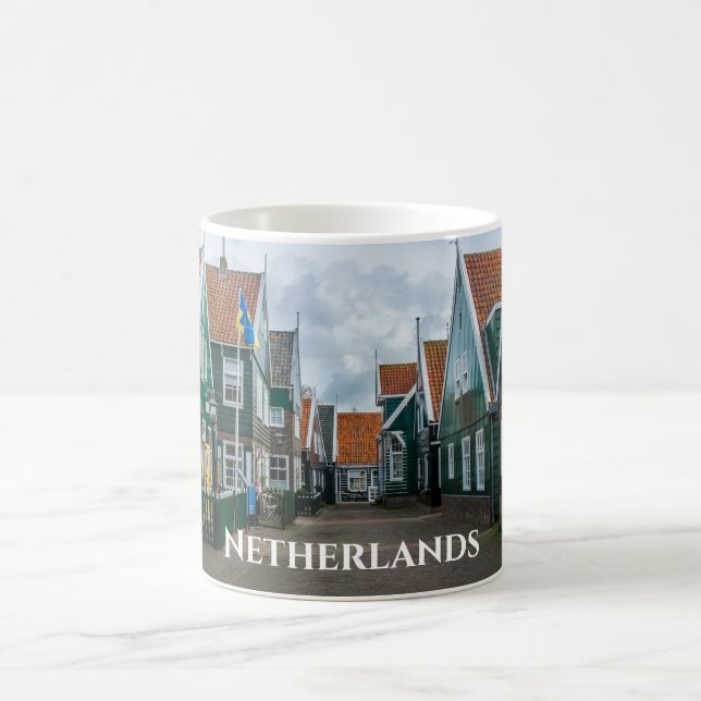 Mug Maisons traditionnelles en bois dans le village de (Centre)