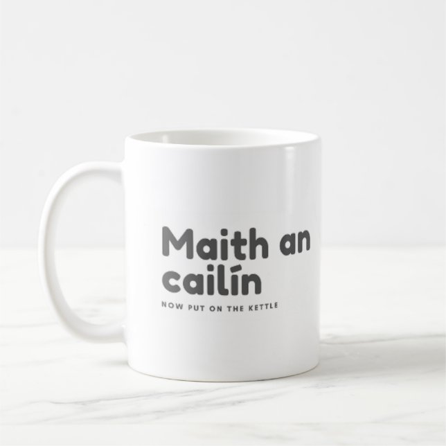 Mug Maith et cailín mettent maintenant la bouilloire (Gauche)