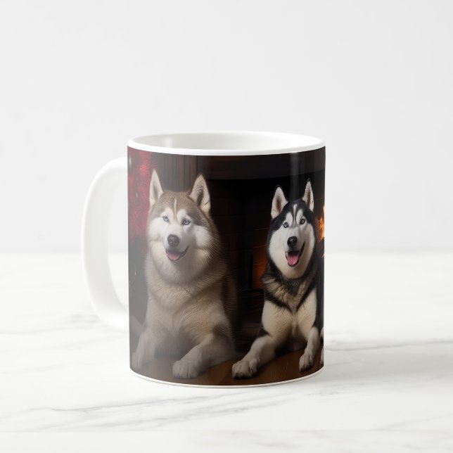 Mug Malamute en Alaska près de la cheminée Noël (Devant gauche)