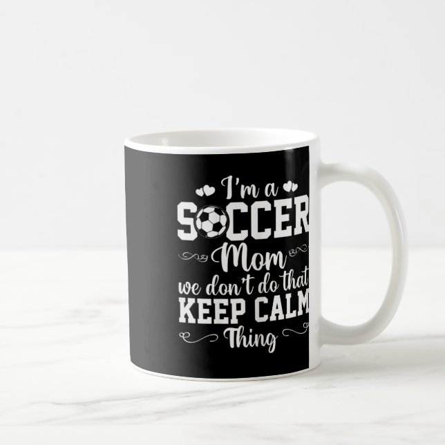 Mug Maman de footballeuse On ne fait pas ça Chose calm (Droite)