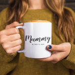 Mug Maman | Modern Mum Kids nomme la fête des mères<br><div class="desc">Simplement,  design "Mummy" élégant sur mesure dans la typographie minimaliste moderne qui peut être facilement personnalisé avec des noms d'enfants ou votre propre message spécial. Le cadeau unique parfait pour une nouvelle maman,  le jour de la mère,  l'anniversaire de maman ou juste parce que!</div>