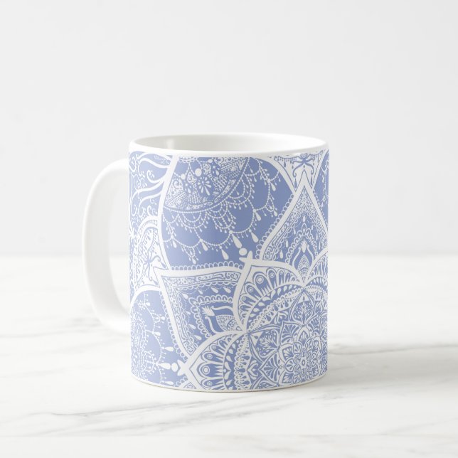 Mug Mandala bleu et blanc - Loergann en Blueberry (Devant gauche)