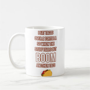 Mug Manger des tacos sur Bam de tortilla Un autre taco