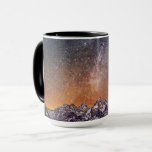 Mug Manière laiteuse au-dessus de Teton grand<br><div class="desc">Cette photo comporte la manière laiteuse au-dessus de Teton grand. La lumière de ville derrière des montagnes de Teton a moulé un orange chaud.</div>