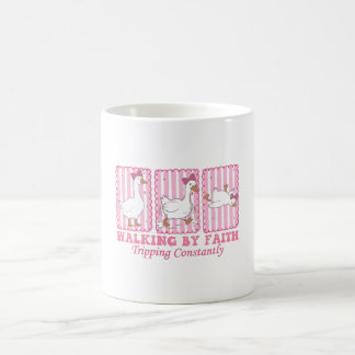 Mug Marcher par la foi en trébuchant constamment Drôle
