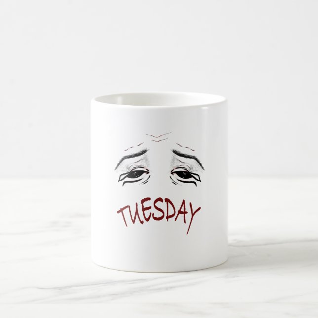 Mug Mardi épuisé Humeur Drôle Relatable Bande dessinée (Centre)