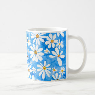 Mug Marguerites sur un arrière - plan bleu