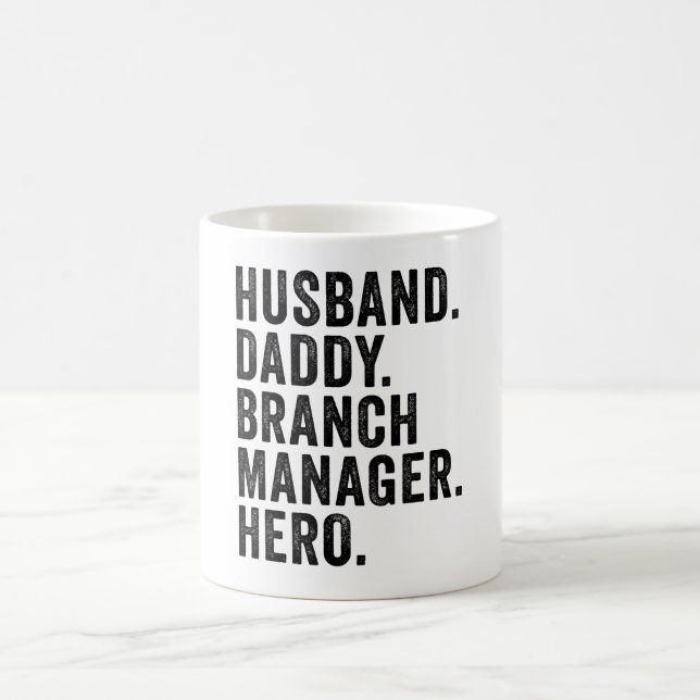 Mug Mari. Papa. Gestionnaire de succursale. Hero. (Centre)