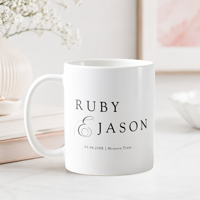 Mug Mariage à l'écriture royale noire élégante (Elegant Royal Black Script Wedding Coffee Mug)