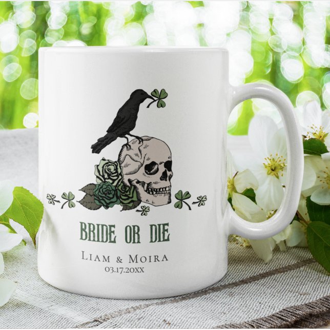 Mug Mariée ou mort Jour de la Saint Patrick Mariage cr (Bride or Die Irish Wedding Mug.  Skull, Black Raven, Clovers, Shamrocks, Green Roses & Leaves)