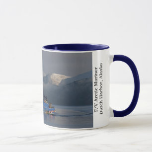 Mug Marin arctique, bateau de crabe dans le port