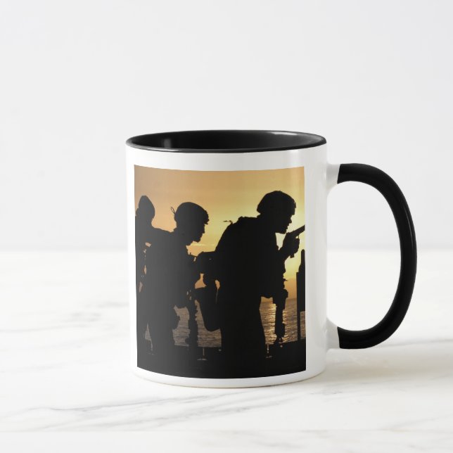 Mug Marines tire des pistolets de 9mm (Droite)