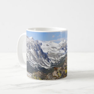 Mug Marmotte à ventre jaune contemplant les montagnes