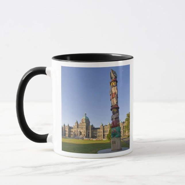 Mug Mât totem sur l'édifice du Parlement à (Gauche)