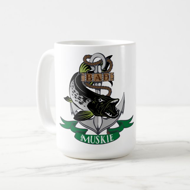 Mug Mauvais Maskinongé Enroulé Autour de la Récompense (Devant gauche)