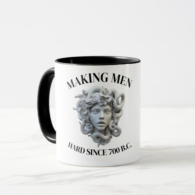 MUG MÉDUSE, RENDANT LES HOMMES DURS DEPUIS 700 AV. J.- (Devant gauche)