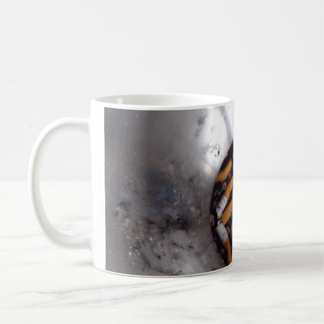 Mug Mégot dans le cendrier argenté de fumeurs, drôle (Gauche)