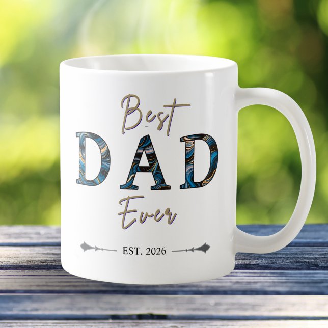 Mug Meilleur Papa de Tous les Temps Année de Fondation (A mug for the 'Best Dad Ever', with script and blue marble effect typography and custom est. year)