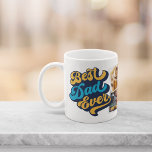 Mug Meilleur papa jamais | Collage photo de Fête des p<br><div class="desc">Rappelle à papa son meilleur statut de toute cette Fête des pères. La tasse photo personnalisée comporte quatre photos avec "Best Dad Ever" de chaque côté en lettres bleu et jaune rétro.</div>
