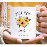 Mug Meilleure maman jamais | Joli tournesol rustique<br><div class="desc">Cette tasse colorée et élégante dit "meilleure maman jamais" en écriture rustique et manuscrite et présente un bouquet d'aquarelle de tournesols dans les tons jaune et or avec des feuilles verts,  pour un cadeau que votre mère aimera.</div>