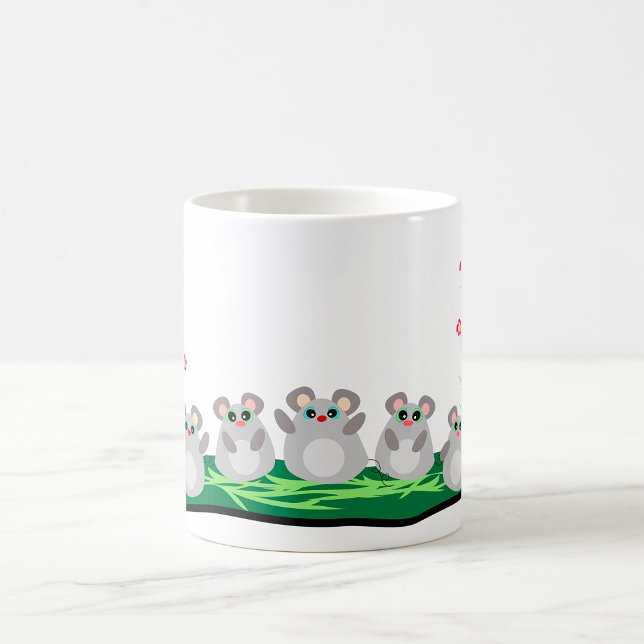 Mug Mélange souris de dessin sur l'herbe avec fleurs (Créateur téléchargé)